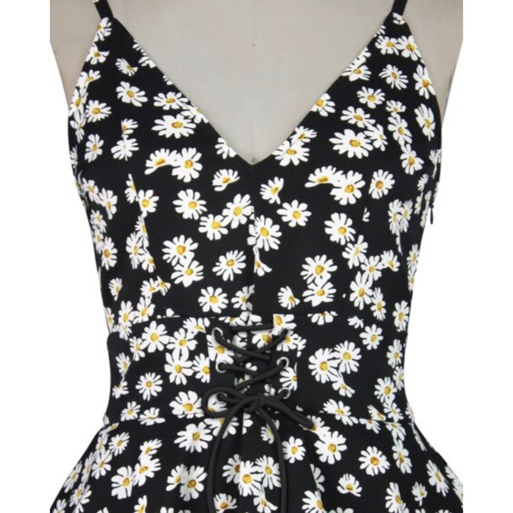 🌼Daisy Lace Up Ruffle Top Black🌼 - Picture 3 of 6